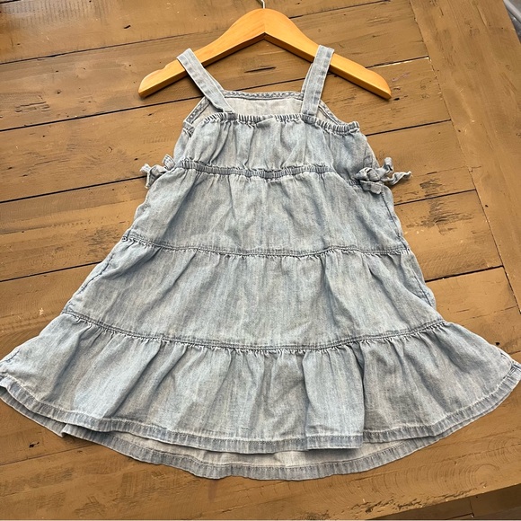 ⭐️3/15⭐️ Gap 2T soft denim sleeveless dress - Picture 2 of 4